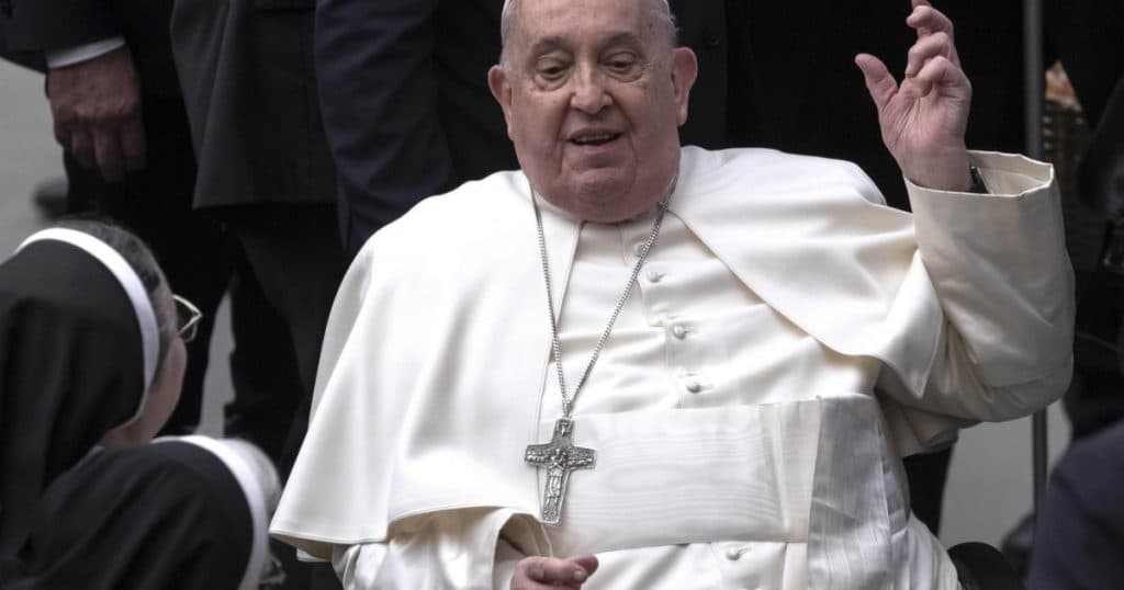Papa Francisc condamnă o eră caracterizată prin “dezinformare și polarizare”. „Un aspect alarmant este devierea planificată a atenției”