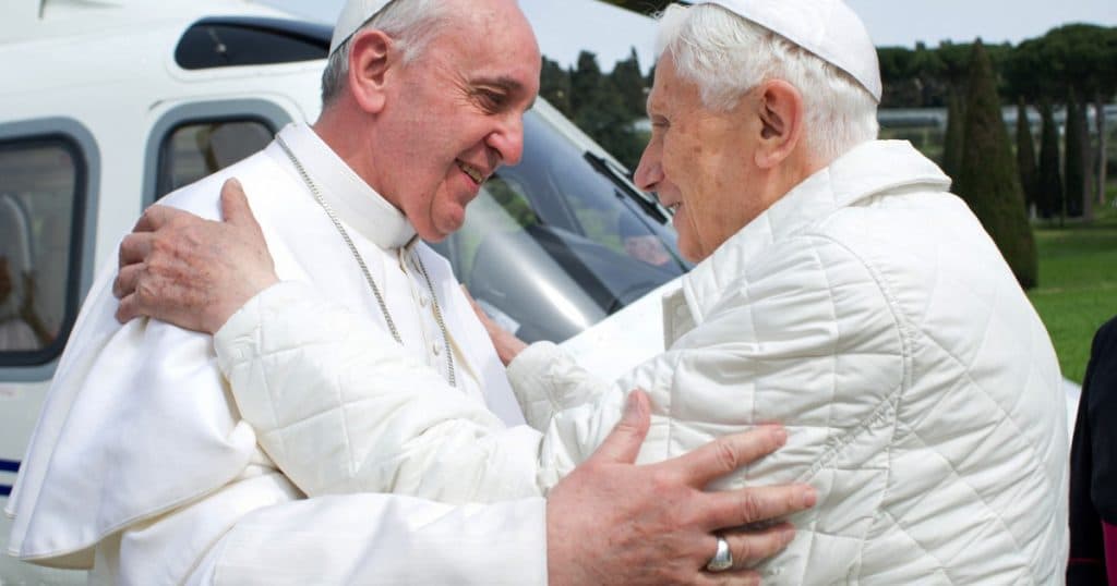 Papa Francisc explică modul în care a primit o cutie plină cu documente referitoare la „afacerile întunecate” ale Bisericii.