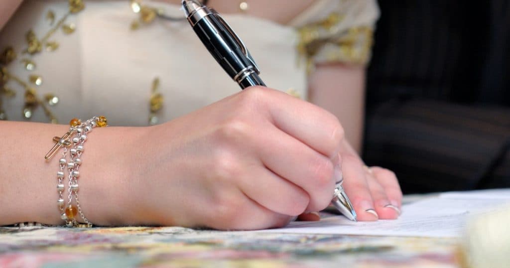 Parlamentul Portugaliei a decis majorarea vârstei minime legale pentru căsătorie de la 16 ani la 18 ani.
