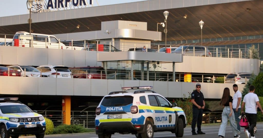 Pe Aeroportul din Chișinău a fost găsit un colet-capcană ascuns într-o jucărie.