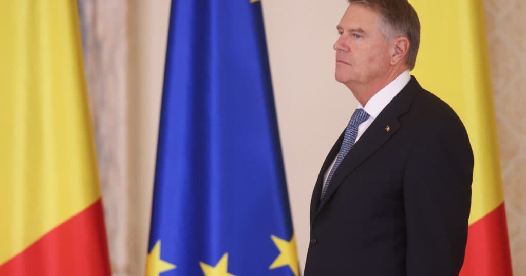 POT, AUR și SOS au obținut numărul necesar de semnături pentru suspendarea forțată a lui Klaus Iohannis. Listele au fost depuse joi.