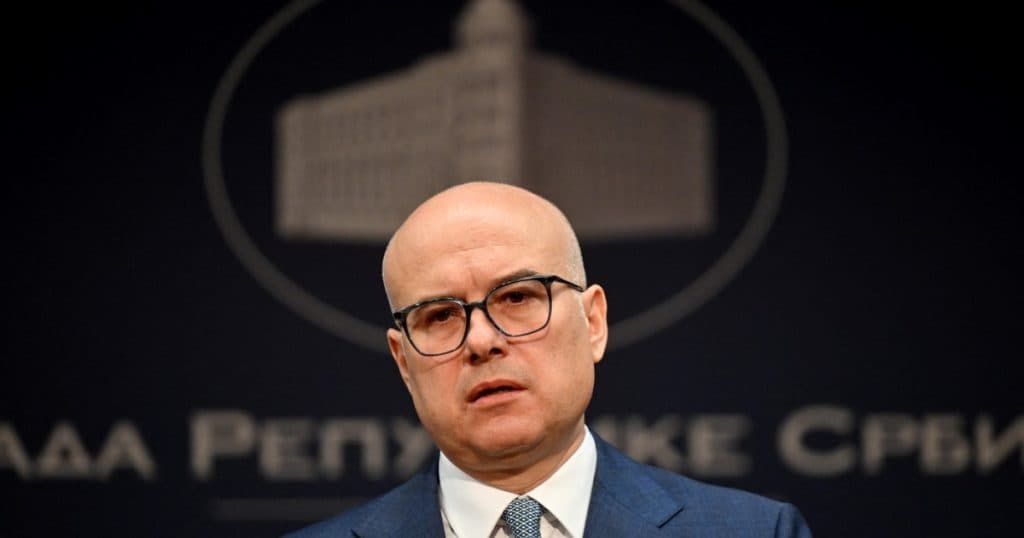 Milos Vucevic, premierul Serbiei, își dă demisia după trei luni de proteste masive.