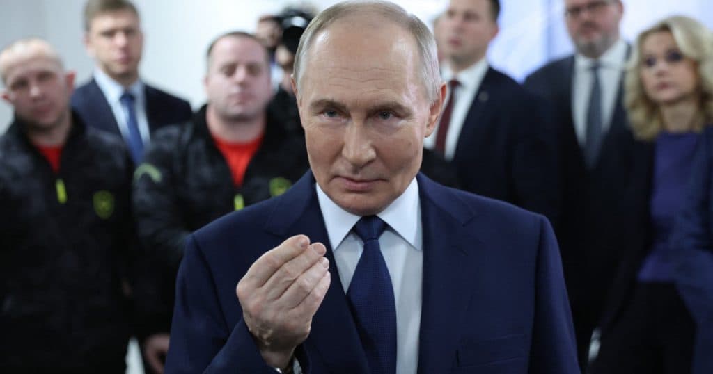 Premierul Poloniei a acuzat Rusia că „intenționa acte teroriste” asupra avioanelor „de pe globe”.