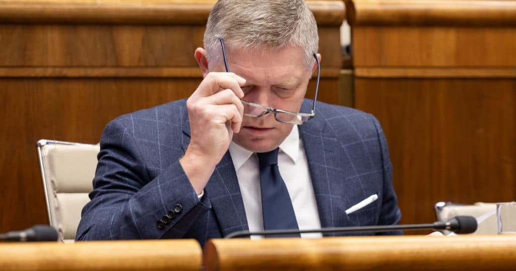 Premierul pro-rus al Slovaciei pierde majoritatea în parlament. Ce a condus la această situație?