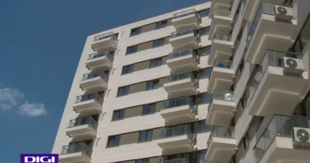Prețul apartamentelor a crescut de 13 ori în ultimele 25 de ani. În câți ani ar fi putut fi achiziționat un imobil cu salariul mediu din anul 2000?