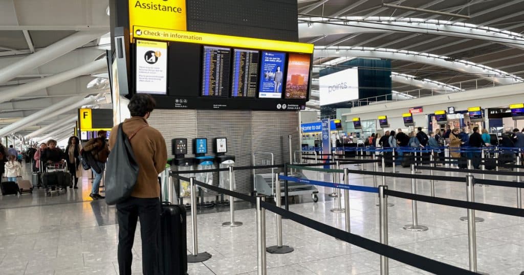 Dificultăți pentru cetățenii străini care doresc să intre în Marea Britanie. Sistemul de vize electronice este nefuncțional.