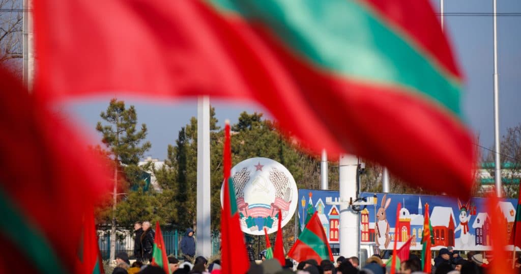 Protest cu steaguri rusești în Transnistria. Câteva sute de persoane au solicitat Chișinăului să permită „gazul să treacă”