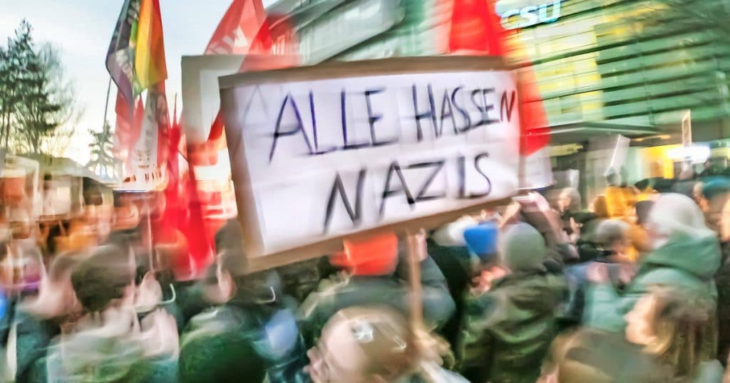Proteste de mari proporții în numeroase orașe din Germania ca reacție la alianța dintre conservatori și extremiști: Total inacceptabil.