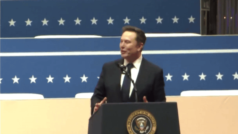 Reacția lui Elon Musk după ce gestul său din discursul de după inaugurarea lui Trump, asemănat cu salutul nazist, a generat controverse.