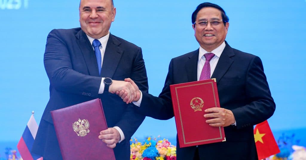 Rusia și Vietnamul își întăresc colaborarea în sectorul nuclear. Premierul lui Putin a vizitat Hanoi.