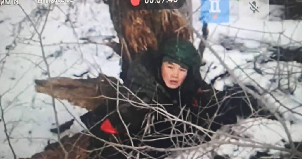 „Rușii nu depun aceleași eforturi”. Cum au reușit soldații ucraineni să captureze un militar nord-coreean în Kursk