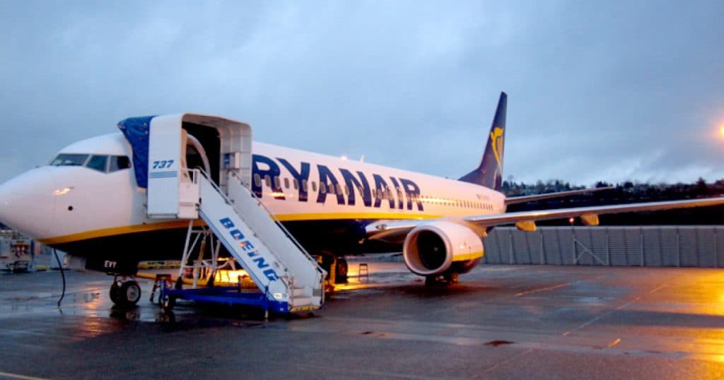 Ryanair solicită autorităților europene să restricționeze comercializarea alcoolului în aeroporturi: „Ar contribui la o experiență de călătorie mai sigură”