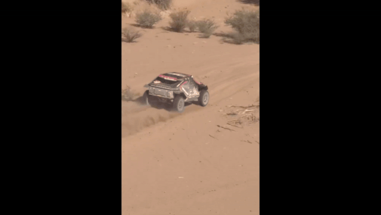 Sébastien Loeb a fost obligat să se retragă din Raliul Dakar din cauza avariilor severe suferite de Dacia Sandrider.