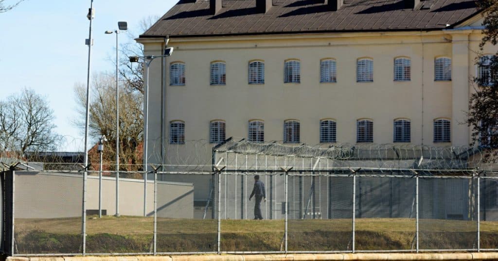Suedia, țara europeană cu cel mai ridicat număr de infracțiuni armate pe cap de locuitor, intenționează să expeditorii deținuți în afaceri externe.