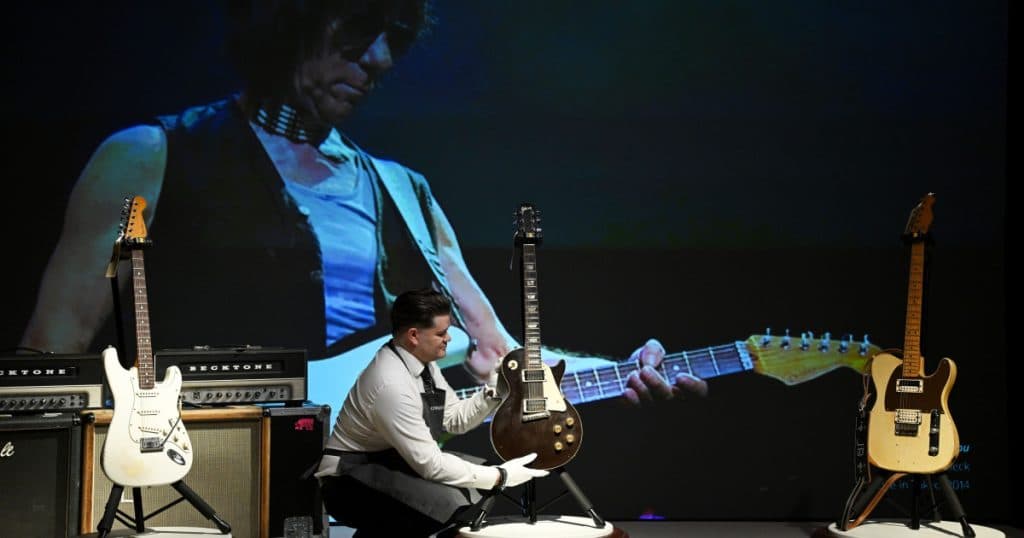 Valoarea impresionantă la care a fost vândută chitara legendarului Jeff Beck. Artistul a avut ultimul său turneu în 2022.