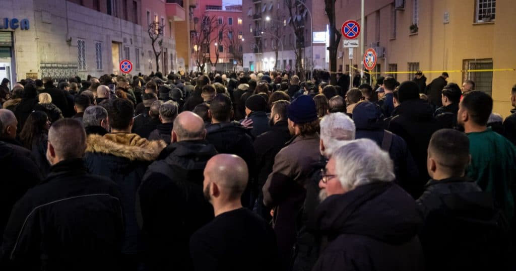 Sute de persoane au efectuat salutul fascist la Roma. Cum va identifica poliția pe cei care au ridicat brațul drept.