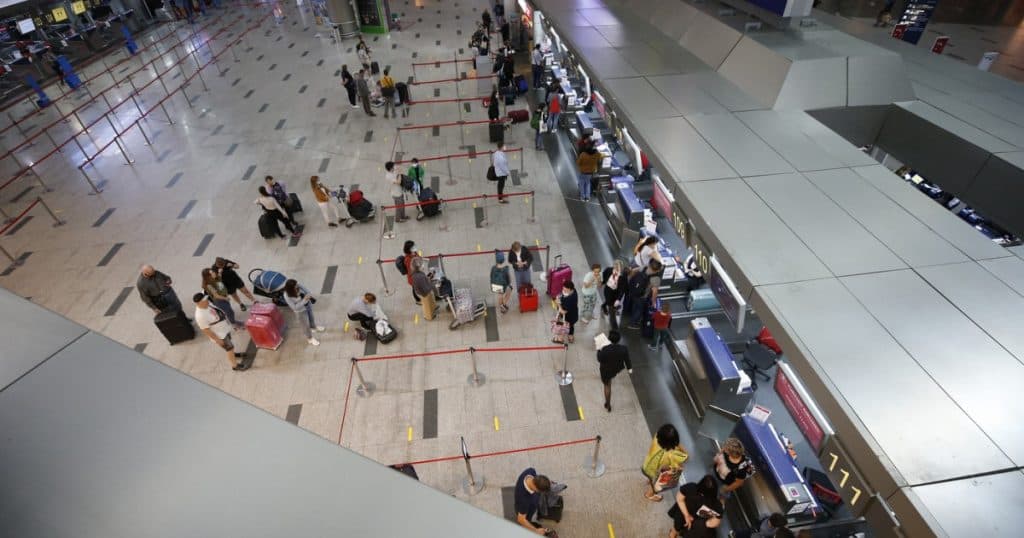 Trei aeroporturi din regiunea Moscova au anulat zboruri în urma unui atac cu drone asupra capitalei ruse.