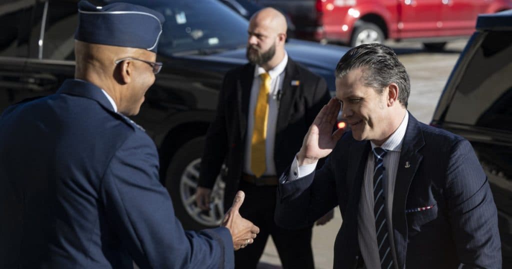 Trump va încheia un program militar cu origini în anii ’60. Ce reprezintă DEI, conceptul care divide societatea americană?
