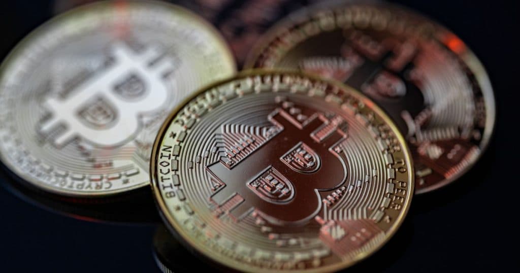 Un bărbat a aruncat din greșeală la gunoi Bitcoini în valoare de 710 milioane de euro, iar recuperarea lor este imposibilă.