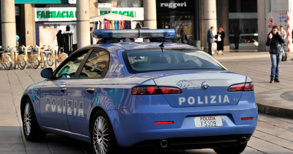 Un italian care şi-a omorât soţia româncă şi pe fiica acesteia a fost condamnat la o pedeapsă redusă pentru că a avut motive „de înţeles omeneşte”.