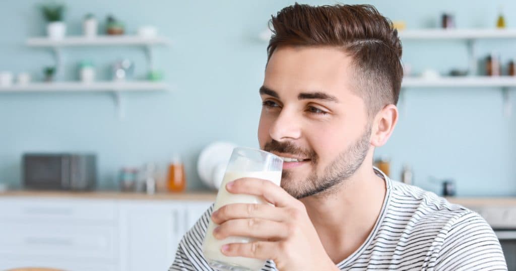Consumul zilnic de un pahar mare cu lapte poate reduce riscul de cancer intestinal cu 20%, conform unui studiu.