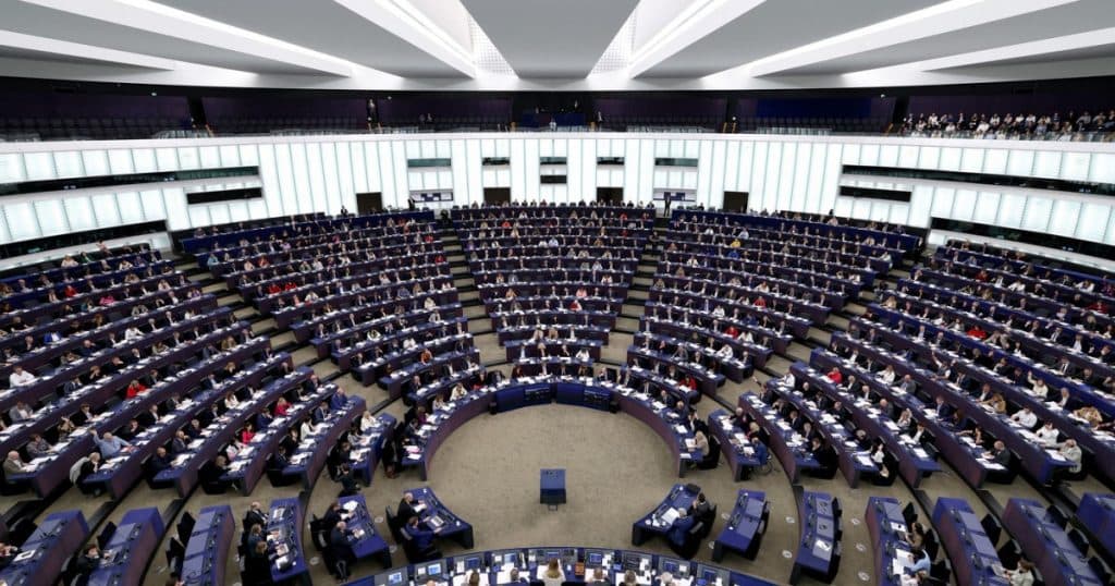 Parlamentul European a adoptat o rezoluție prin care se solicită Uniunii Europene să nu recunoască realegerea lui Lukașenko.