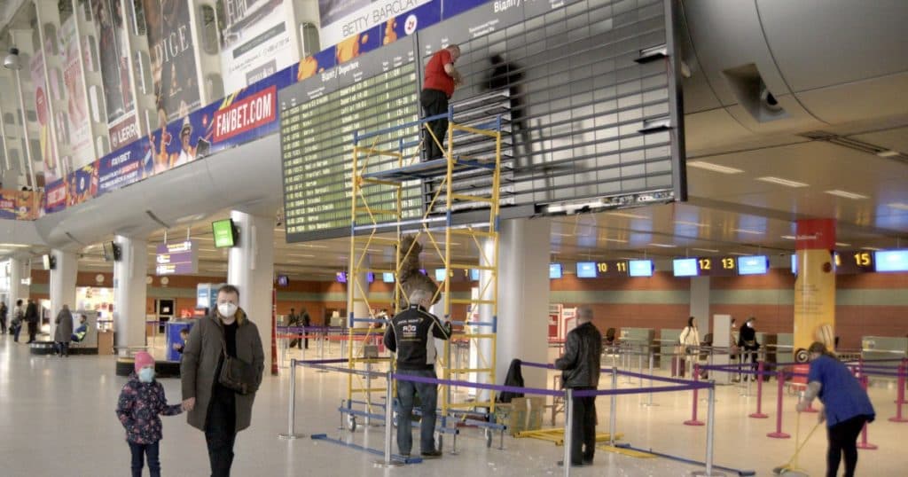 Unul dintre aeroporturile din Ucraina evaluează opțiunea de a relua zborurile civile.