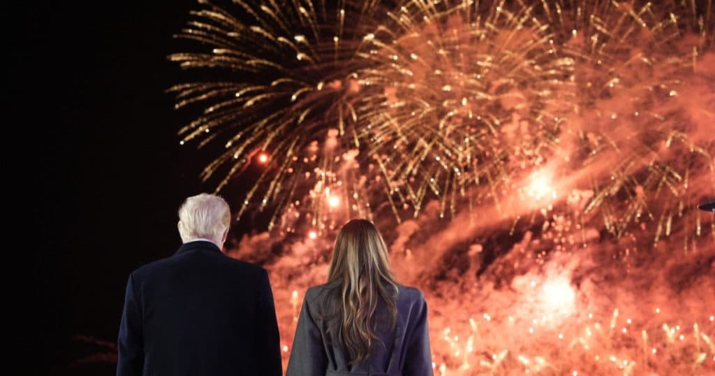 Donald Trump a ajuns la Washington. Ceremonia de învestire a început cu un imitator al lui Elvis și cu focuri de artificii.
