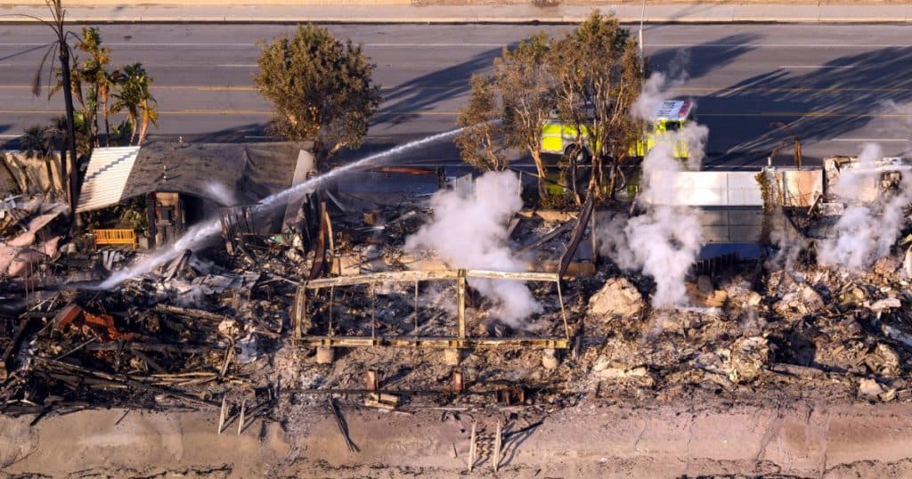 Incendii puternice în Los Angeles. Paris Hilton postează imagini cu ruinele casei sale: „Simt că inima mea s-a rupt în milioane de bucăţi”
