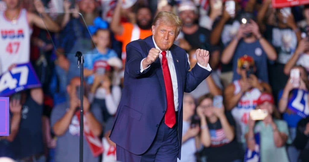 Paradoxul „YMCA”: Hitul disco LGBTQ+ folosit în mitingurile lui Donald Trump