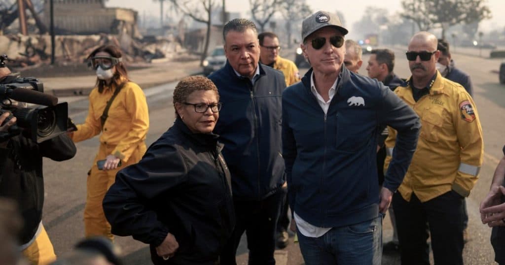Primarul din LA, Karen Bass, a fost luată prin surprindere într-un interviu, când a fost întrebată despre gestionarea incendiilor și tăierile bugetare.