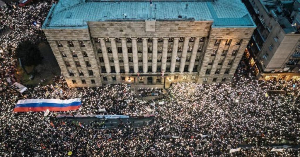 Proteste masive în Belgrad după tragedia de la gara Novi Sad, în urma căreia au decedat 15 persoane. „Suntem nemulţumiţi de ani de zile.”