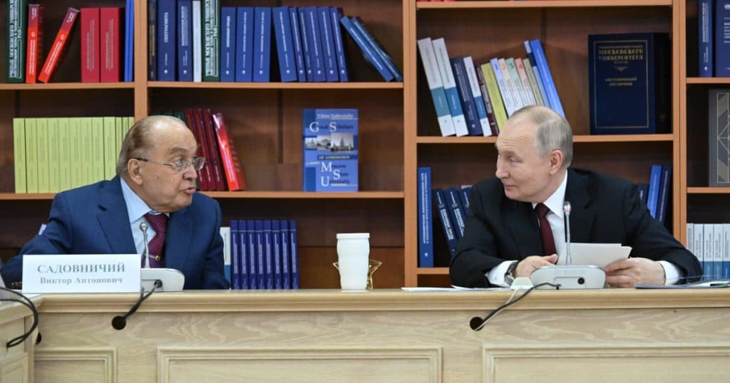 Reacția lui Putin după ce primarul Moscovei l-a contrazis într-o discuție despre salariul mediu: „N-are cum. E mai mare.”