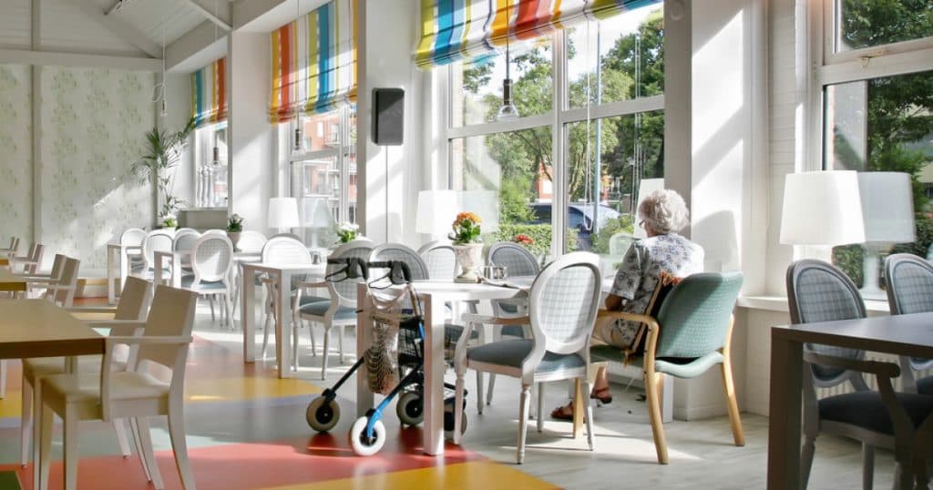 Satul menținut în viață de bătrânii săi. Cum reușesc vârstnicii din Spania să revitalizeze o comunitate unică.