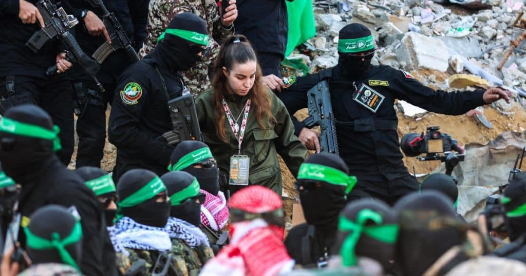 Scene șocante la eliberarea ostaticilor israelieni în Fâșia Gaza. Agam Berger a fost prima care a ajuns în Israel.