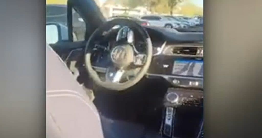 Un american a rămas prins într-un taxi autonom, care l-a rotit într-o parcare: „Mă simt ca într-un film”