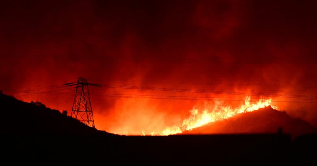 Un nou incendiu devastator în apropiere de Los Angeles. Peste 30.000 de persoane au fost evacuate.
