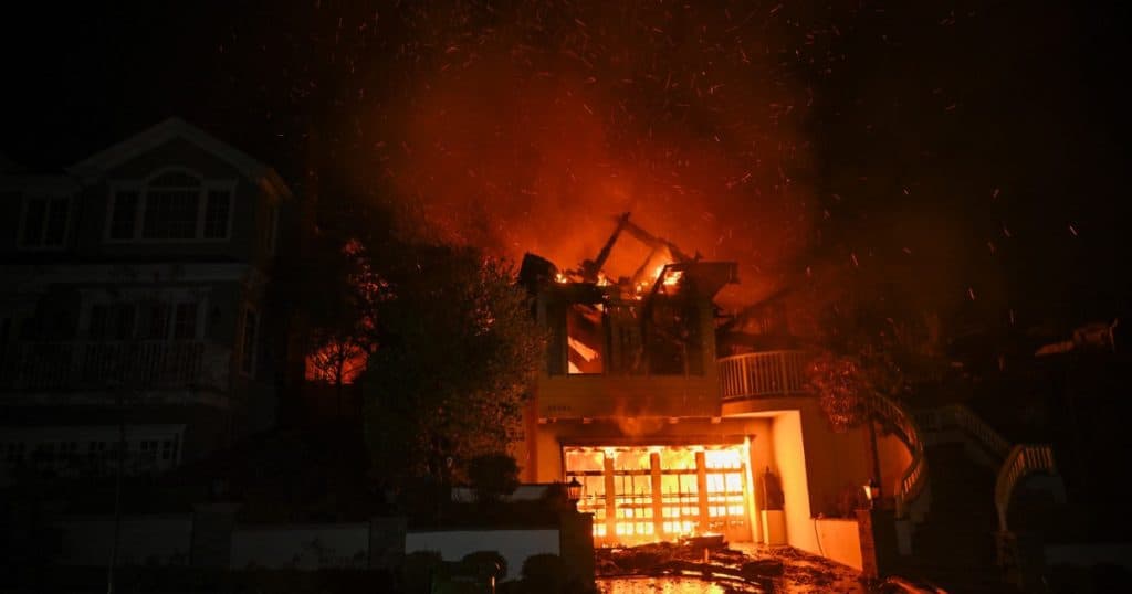 Jamie Lee Curtis, Billy Crystal, Paris Hilton, printre celebritățile care și-au pierdut locuințele din Los Angeles din cauza incendiilor