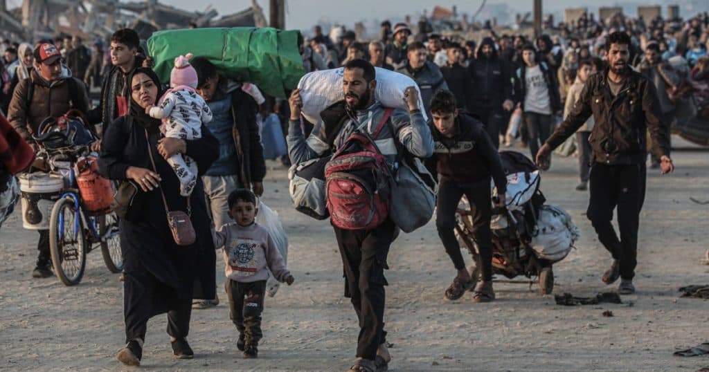 Mii de palestinieni strămutați se întorc în nordul Fâșiei Gaza