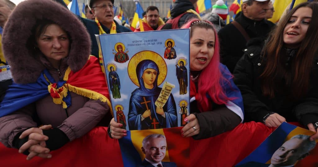 Protest al susținătorilor lui Călin Georgescu în fața Palatului Parlamentului. „Turul 2 înapoi”