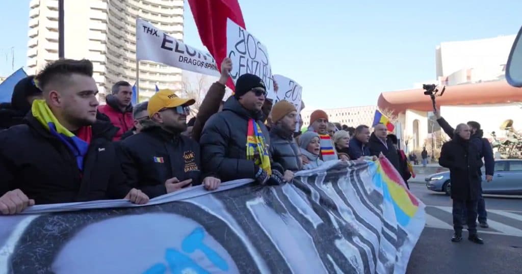 Proteste AUR în fața prefecturilor din țară. Manifestanții s-au adunat și în centrul Capitalei.
