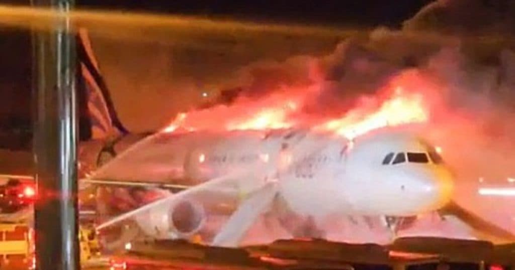 Un Airbus A321 a prins foc pe pista unui aeroport din Coreea de Sud: 176 de persoane aflate la bord au fost evacuate.
