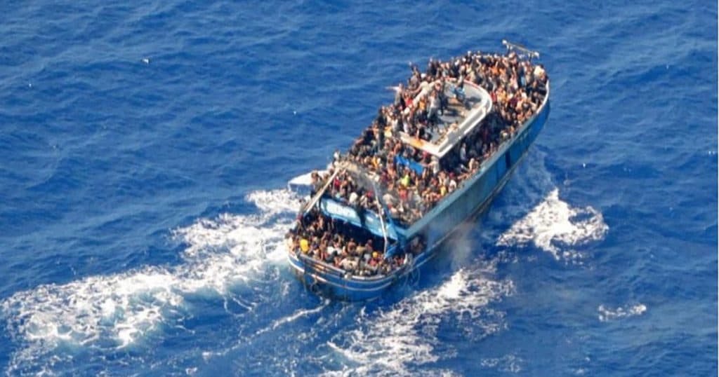 230 de imigranți au fost salvați pe mare în timp ce încercau să ajungă în Marea Britanie, în timp ce alți doi au fost descoperiți decedați.