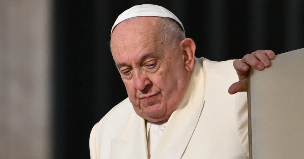 A șaptea zi de spitalizare: Starea clinică a Papei Francisc „se îmbunătățește ușor”