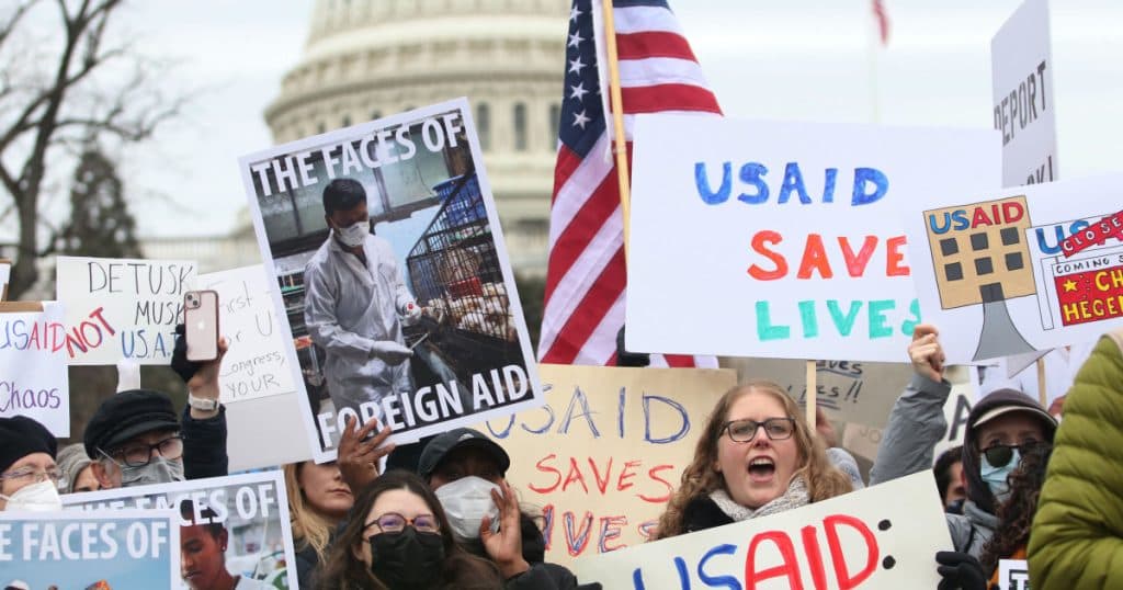 Administrația Trump a demis mai mult de 97% dintre angajații USAID. Câți funcționari au rămas și care va fi responsabilitatea lor?