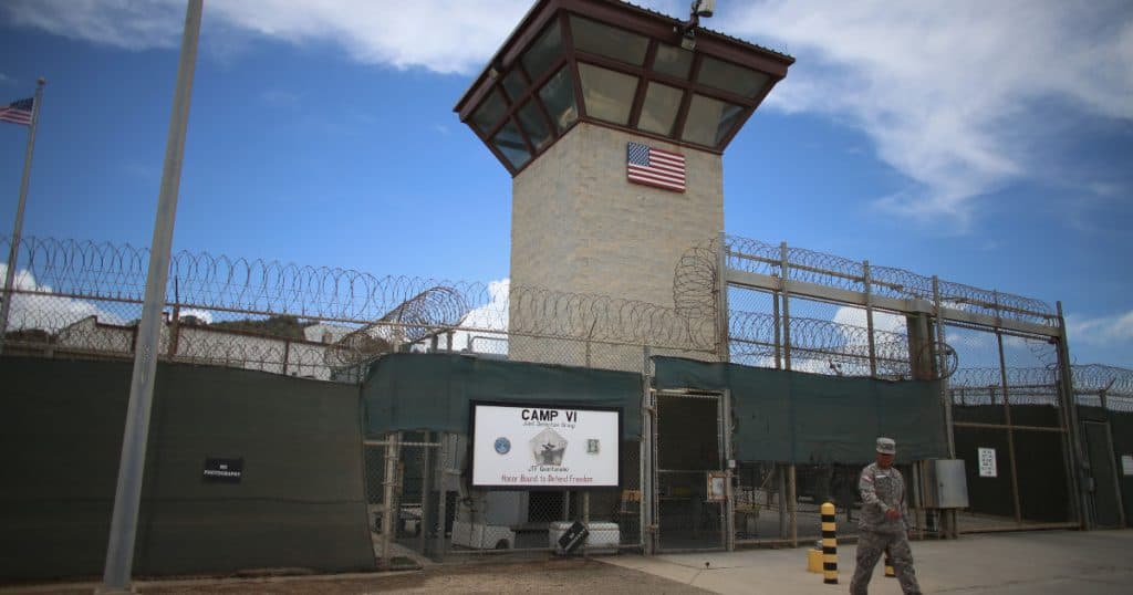 Administrația Trump a început să trimită imigranți ilegali la baza militară Guantanamo.