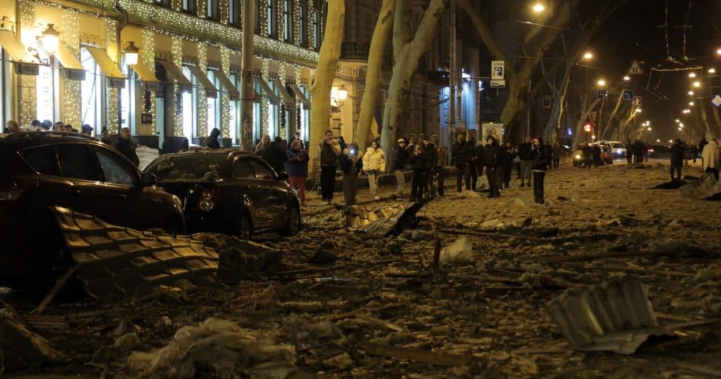 Alertă aeriană la nivel național în Ucraina în dimineața aceasta. Două regiuni au fost intens bombardate.