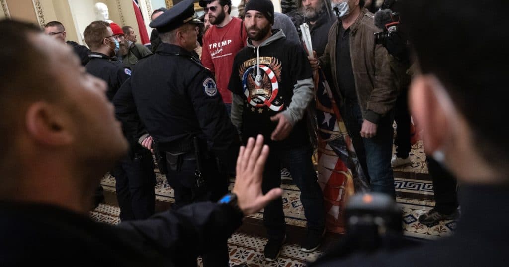 Angajații FBI implicați în anchetele referitoare la asaltul asupra Capitoliului din 2021 sunt îngrijorați de posibile concedieri. Care este motivul?