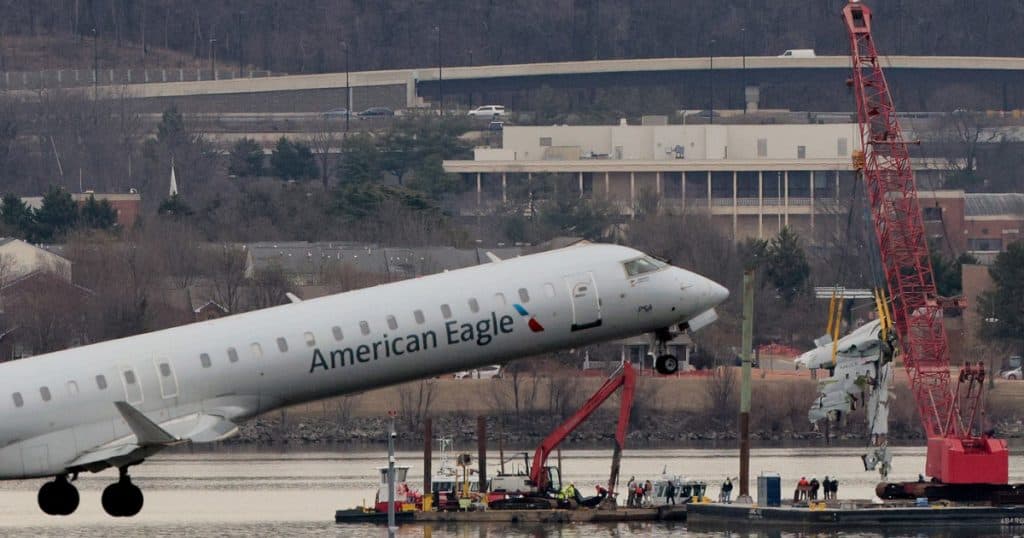 Apar informații noi în ancheta accidentului aviatic de la Washington. Diferențele între aeronave în determinarea altitudinii.