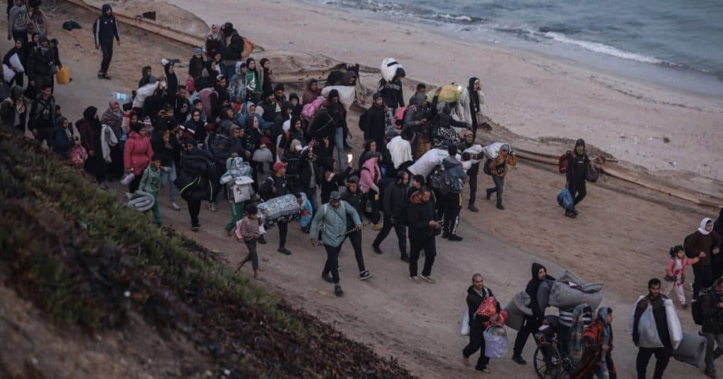 Armata israeliană a fost instruită să se pregătească pentru „plecarea voluntară” a locuitorilor din Gaza, conform planului propus de Trump.